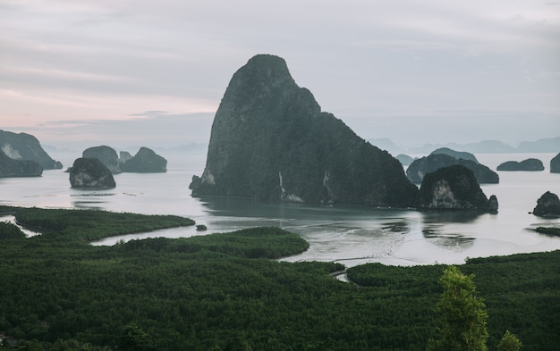 Baie de Phang Nga au sud de la Thaïlande