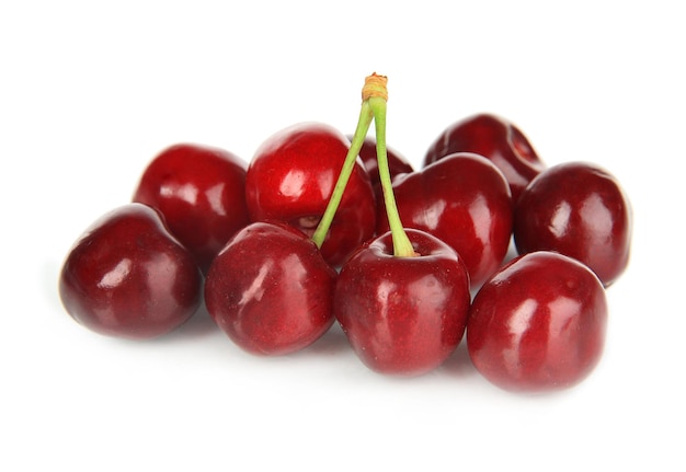 Baies de cerise isolées sur blanc