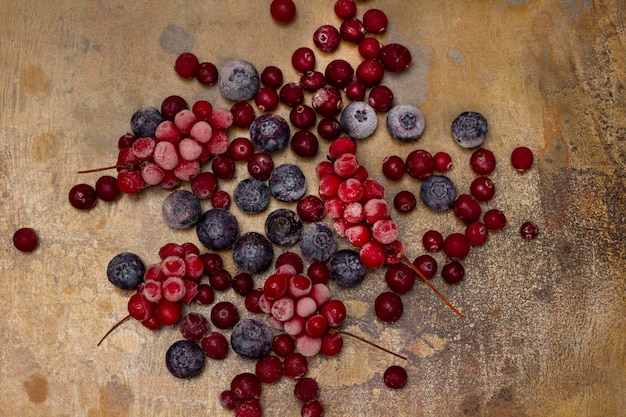 Baies congelées myrtilles canneberges et grappes de fruits rouges