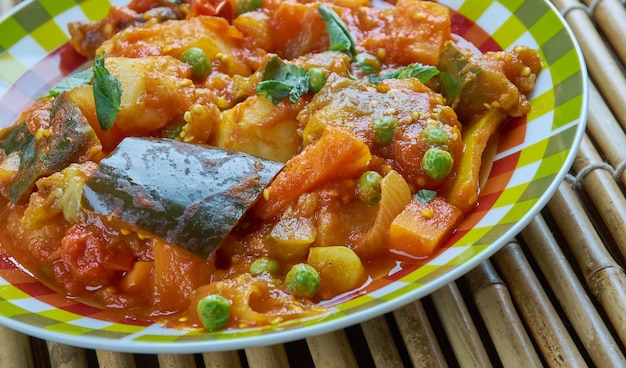 Photo baingan aaloo ki subji aubergine plat de brinjal de pommes de terre