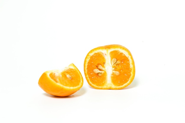 Bakcground blanc orange frais isolé