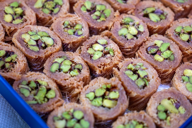 Baklava arabe farci avec de la pistache