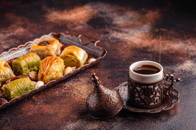 Photo baklava de bonbons arabes turcs traditionnels