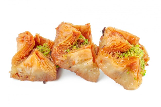 Baklava dessert Ramadan turc isolé sur blanc