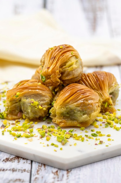 Baklava de moules à la pistache Gros plan saveurs traditionnelles du Moyen-Orient Baklava turc traditionnel nom local midye baklava