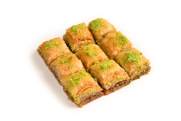 Baklava pistache sur fond blanc Dessert