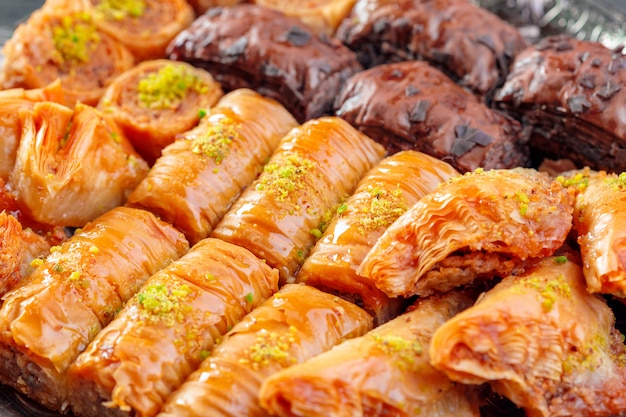 Baklava traditionnel sur table en bois