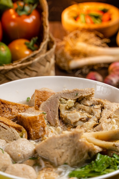 Bakso ou baso est une boulette de viande indonésienne