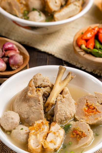 Bakso ou baso est une boulette de viande indonésienne