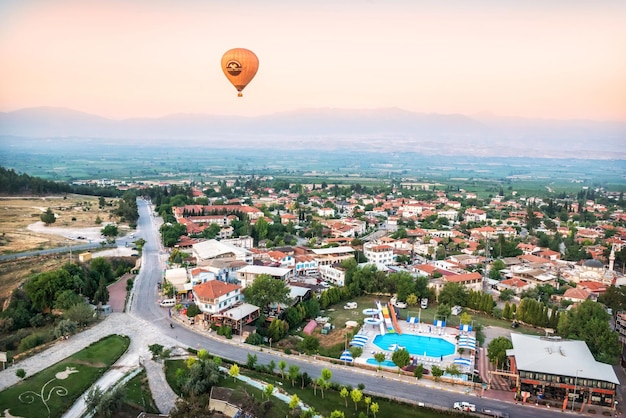 Balade en montgolfière au-dessus de la Montagne Blanche Pamukkale Turquie