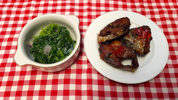 Balado de poisson cuit aux épinards