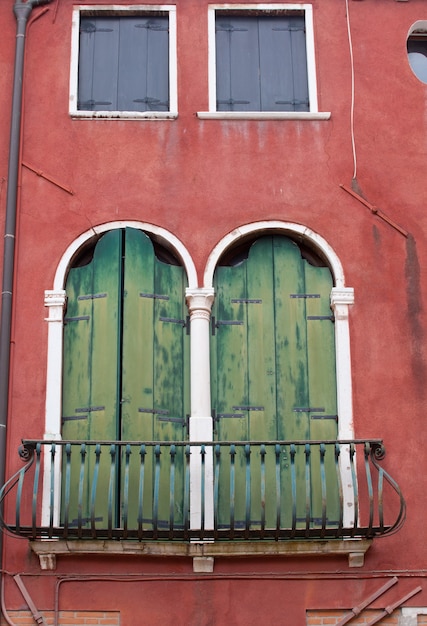 Balcon typique dans une maison de Venise