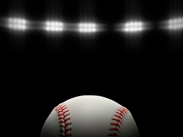 Balle de baseball sur fond noir sous les lumières du stade