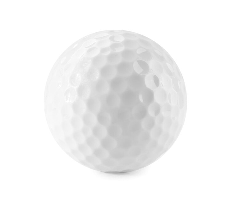 Photo une balle de golf isolée sur un équipement sportif blanc