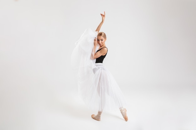 Ballerine belle jeune femme