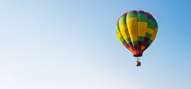 Ballon sur ciel bleu