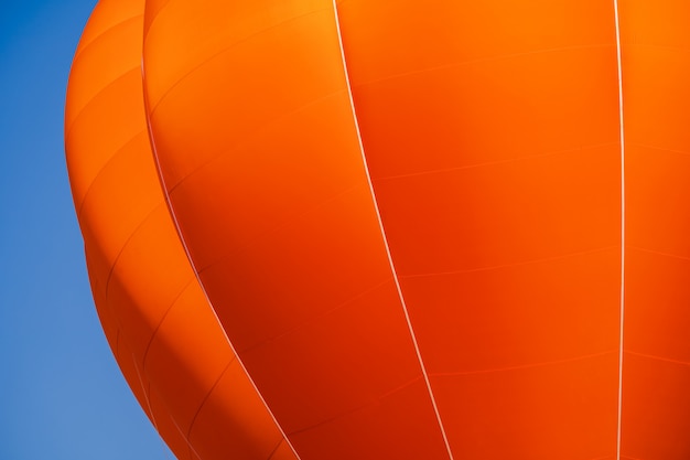 Photo ballon sur fond de ciel bleu