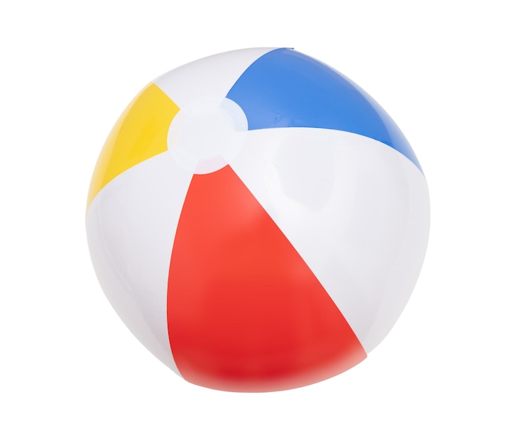 Photo ballon de plage isolé sur fond blanc les vacances d'été au bord de la mer s'amusent pour les enfants