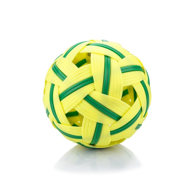 Ballon de Sepak takraw sur blanc