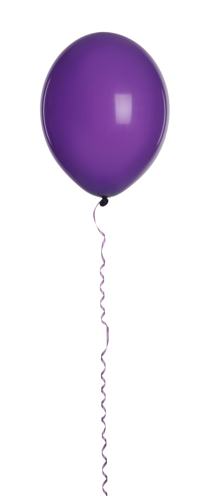 Photo ballon violet avec ruban isolé sur blanc