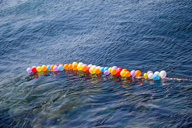 Ballons comme cibles sur l'eau