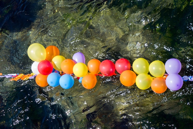 Ballons comme cibles sur l'eau