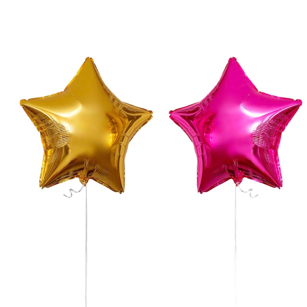 des ballons de couleurs sur des bâtons isolés sur un fond blanc