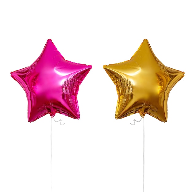 des ballons de couleurs sur des bâtons isolés sur un fond blanc