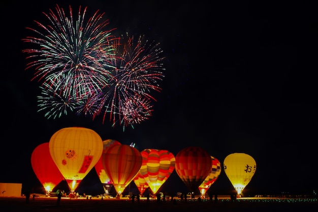 Baloon et feux d'artifice à Ojiya, Japon