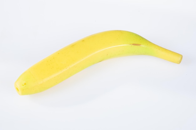 Banane Artificielle Jouet Boîte Jaune En Plastique Sur Fond Blanc