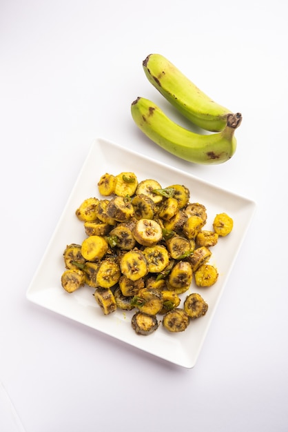 Banane crue sabzi ou kacchey kele ki sabji populaire dans les États côtiers de l'Inde comme Kerla, Goa et Maharashtra