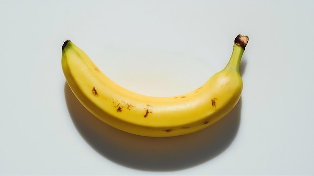 Banane sur fond blanc