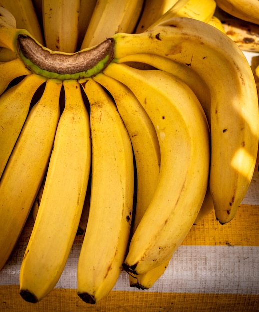 Bananes au stand de la foire de rue.