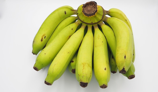 Bananes sur fond blanc