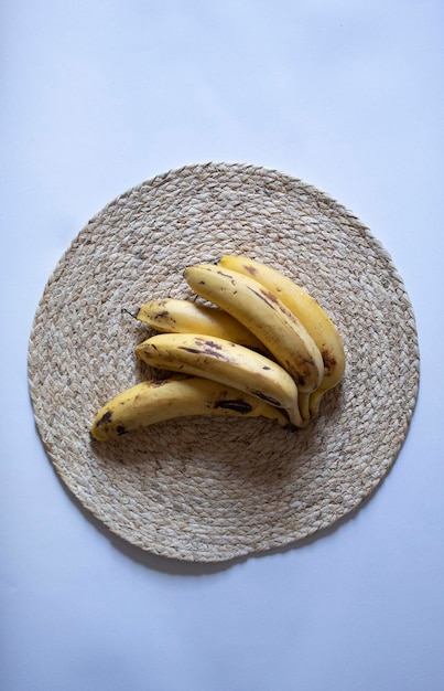 bananes sur un fond blanc