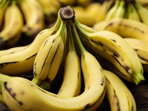 Bananes jaunes biologiques mûres et abondantes Fraîcheur et nutrition dans une capture complète