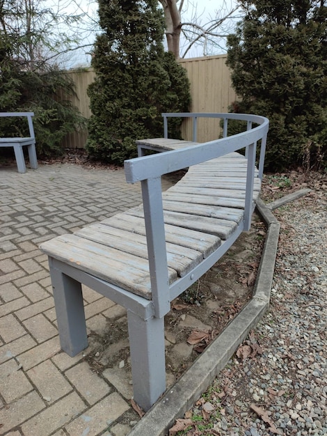 Banc en bois dans un parc de la ville de Toronto, Canada