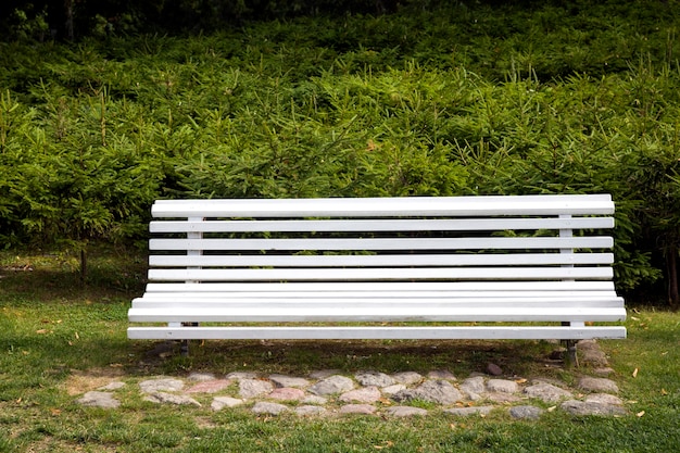 banc dans un parc.