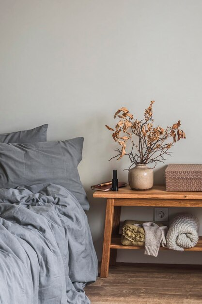 Banc de lit intérieur chambre à coucher avec décor d'automne Intérieur confortable de style scandinave