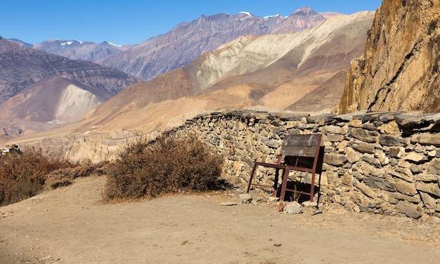 Banc solitaire sur le long chemin