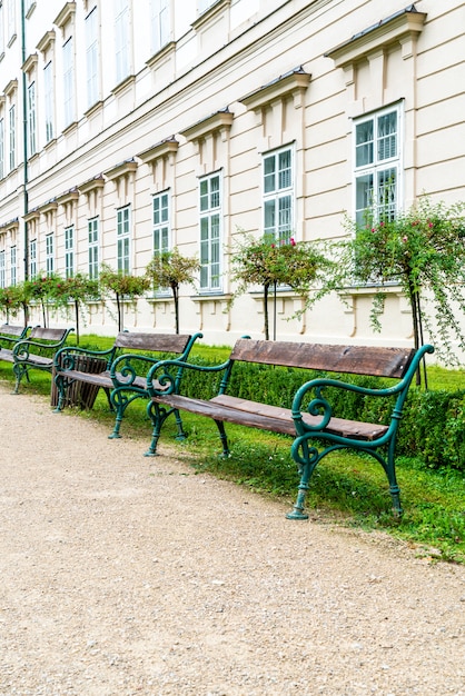 banc vide dans le parc