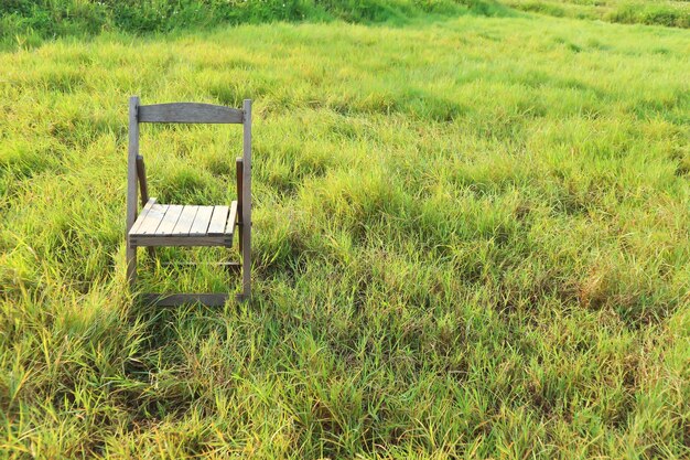 Banc vide sur le terrain