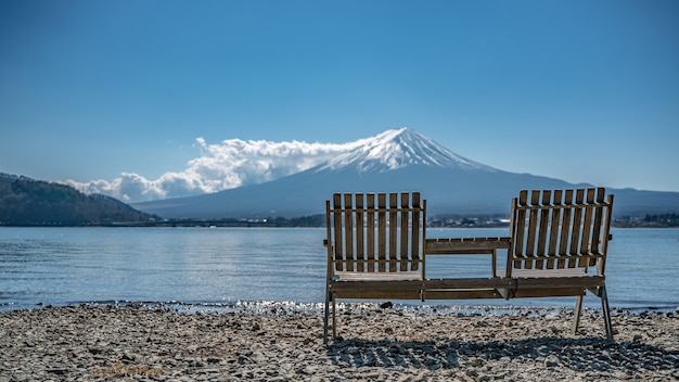 Banc Avec Vue Magnifique Sur Le Mont Fuji