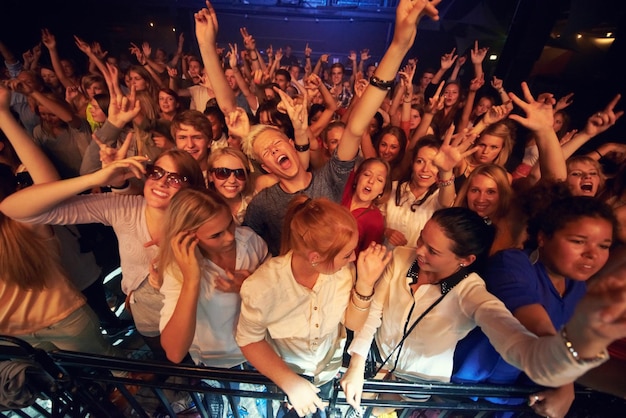 Bande-son de nos vies Photo recadrée d'une foule lors d'un festival de musique