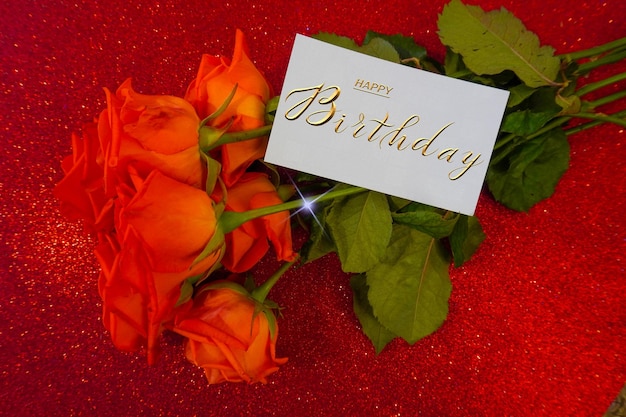 Bannière Internet de carte postale avec une félicitation d'anniversaire un bouquet