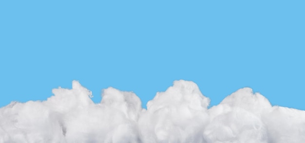 Bannière avec des nuages blancs sur fond de ciel bleu Hope concept de paix Copyspace