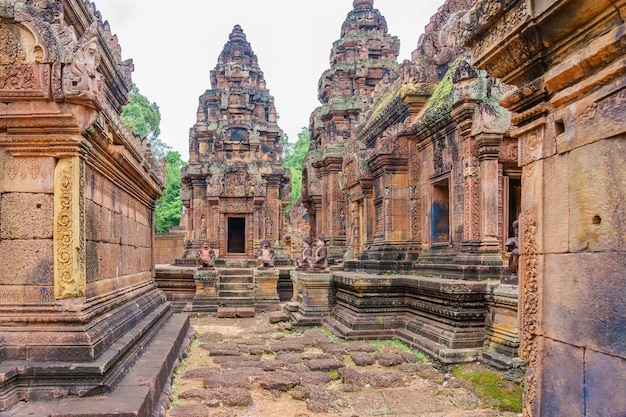 Banteay Srei - un temple hindou du 10ème siècle dédié à Shiva.