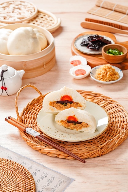 Baozi ou Chinese Steamed Buns est un type de petit pain fourré au levain dans diverses cuisines chinoises