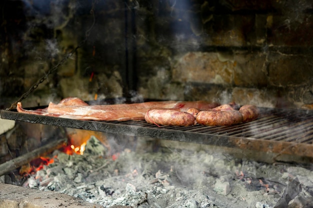 Barbacoa argentina asado hecha a la parrilla sin lama