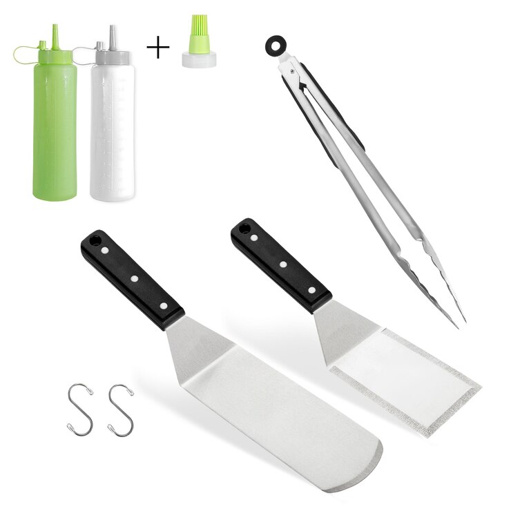 Photo barbecue et grill spatule bouteille crochet pinces outils mis sur fond blanc